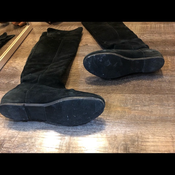 Black suede boots. - Picture 4 of 6